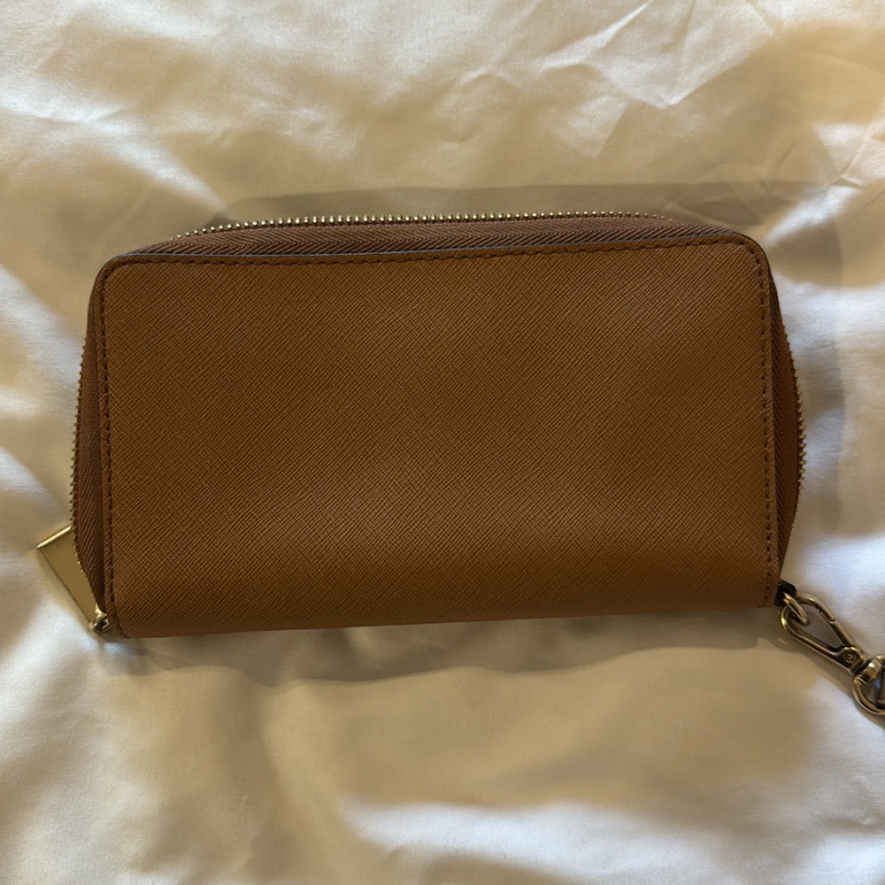 Michael Kors Crossgrain Leather Smartphone Wristlet - Picture 5 of 7